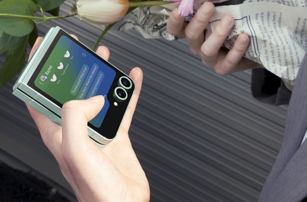 Daya Tarik Flex Window di Galaxy Z Flip6, “Cuantik&nbsp;Pool!”